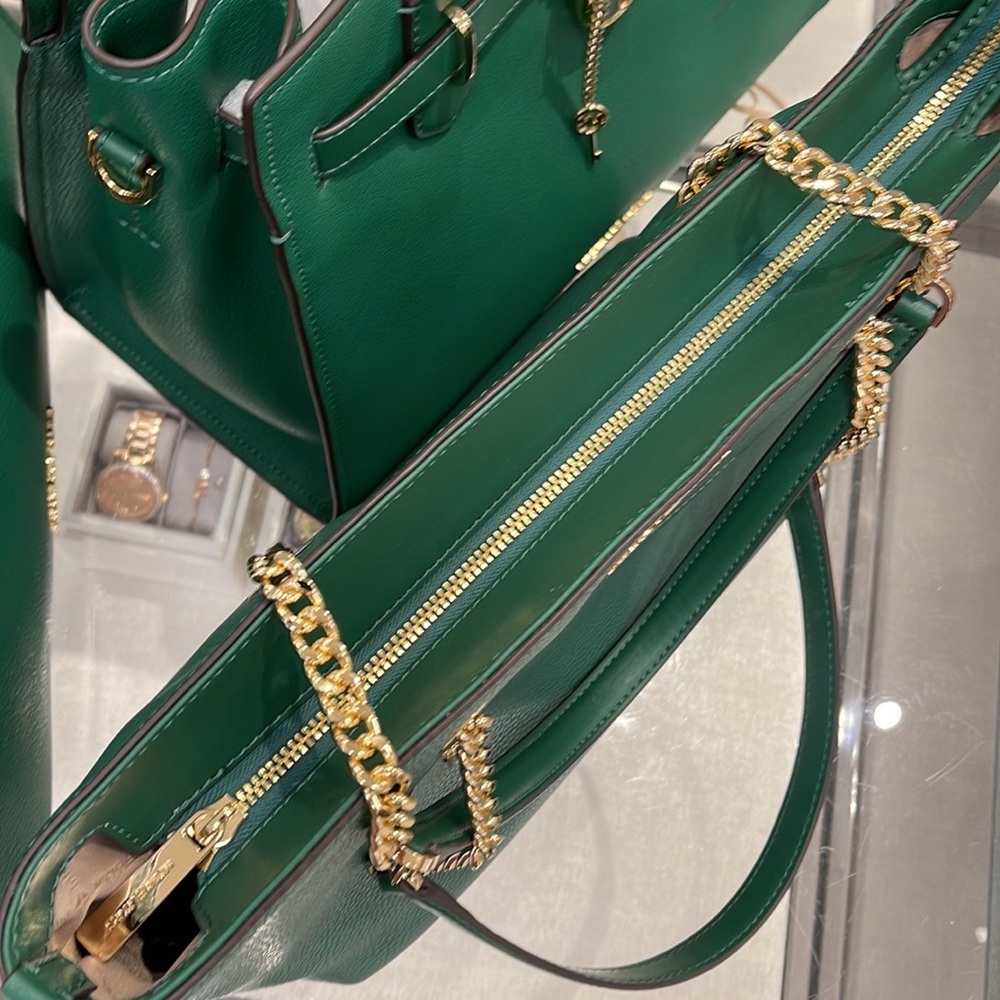 MICHAEL KORS
Jet Set Medium Front Zip Pebbled Leather Chain Tote Bag
Jewel Green - Picture 10 of 16